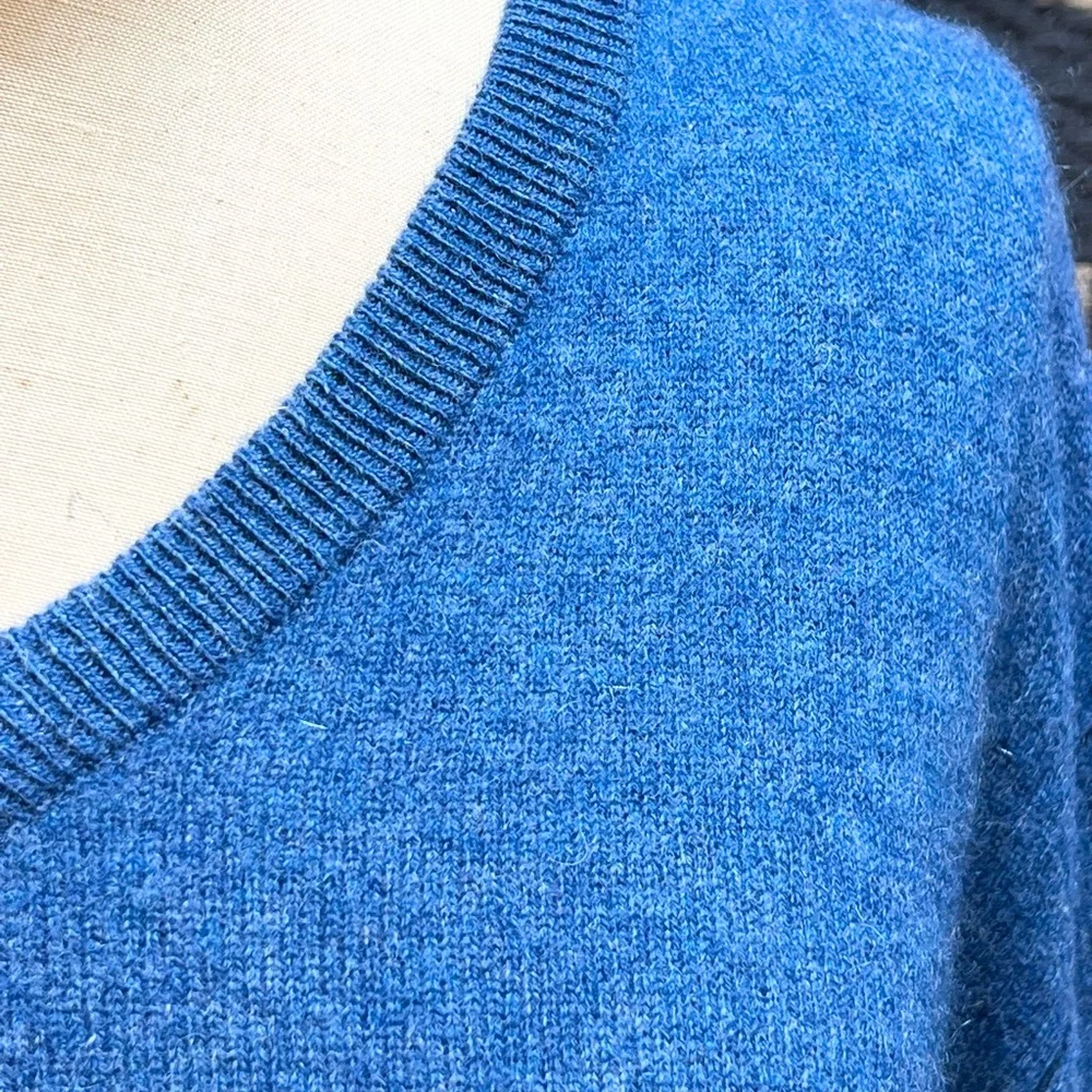 Club Room 100% cashmere knit sweater soft heathered blue v neck‎ preppy luxury